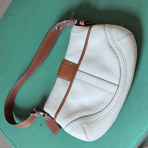 Coach Vintage Soho Shoulder Bag F12300 Pebble White and Tan Leather With Buckle - Picture 9 of 15